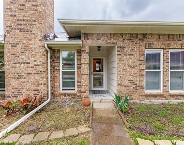 829 Broadmoor Drive - Photo Thumbnail 1