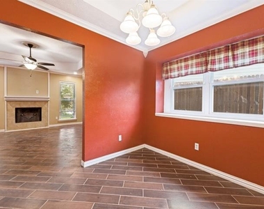 829 Broadmoor Drive - Photo Thumbnail 5