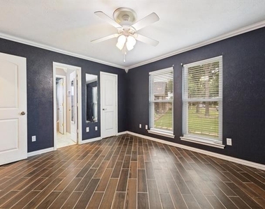 829 Broadmoor Drive - Photo Thumbnail 12