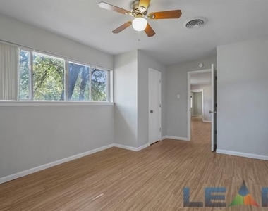 1917 Jacqueline Drive - Photo Thumbnail 9