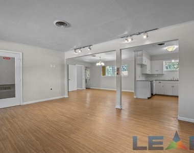 1917 Jacqueline Drive - Photo Thumbnail 2