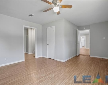 1917 Jacqueline Drive - Photo Thumbnail 5