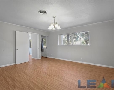 1917 Jacqueline Drive - Photo Thumbnail 13