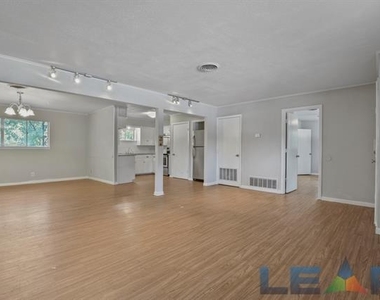 1917 Jacqueline Drive - Photo Thumbnail 4