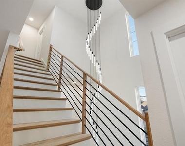 2348 Wycliff Avenue - Photo Thumbnail 15