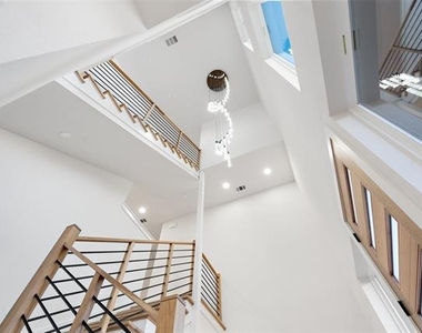 2348 Wycliff Avenue - Photo Thumbnail 16