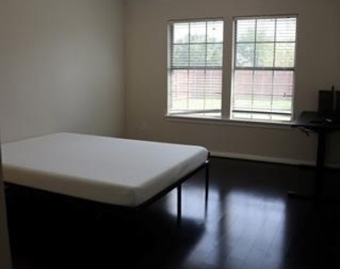 2616 Pennington Drive - Photo Thumbnail 2
