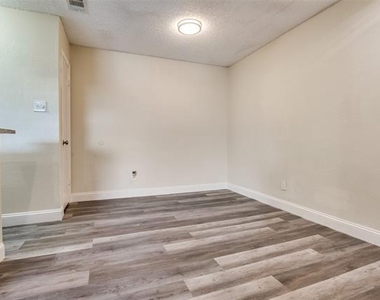 1310 Harwell Drive - Photo Thumbnail 9