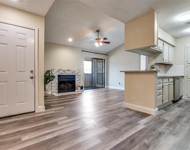 1310 Harwell Drive - Photo Thumbnail 8