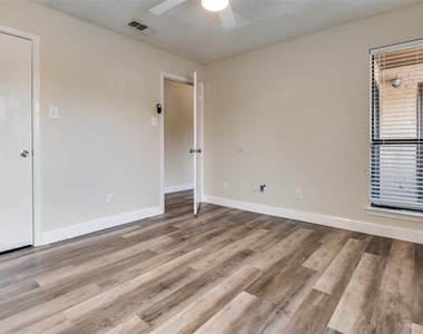 1310 Harwell Drive - Photo Thumbnail 5
