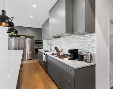4305 Roseland Avenue - Photo Thumbnail 4