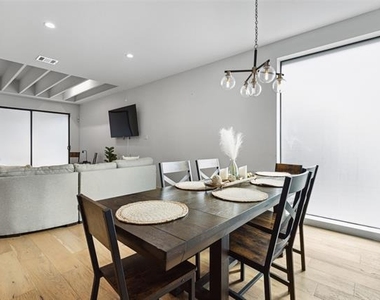 4305 Roseland Avenue - Photo Thumbnail 10