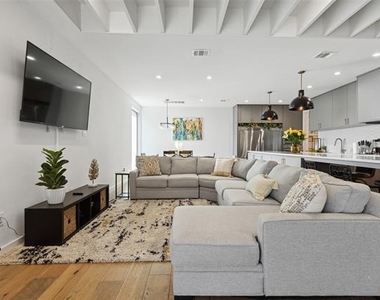 4305 Roseland Avenue - Photo Thumbnail 9