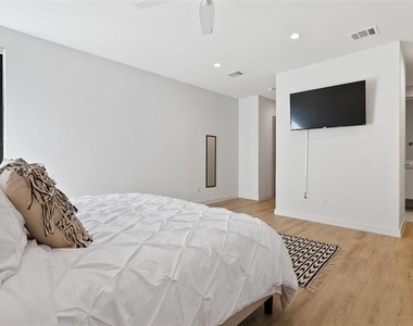 4305 Roseland Avenue - Photo Thumbnail 18
