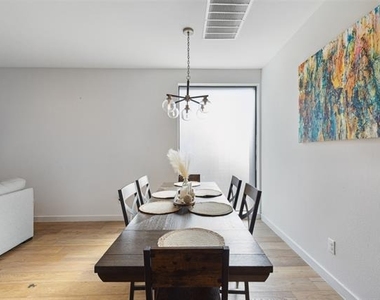 4305 Roseland Avenue - Photo Thumbnail 11