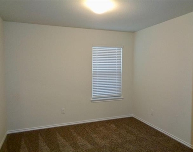1806 Yale Street - Photo Thumbnail 9