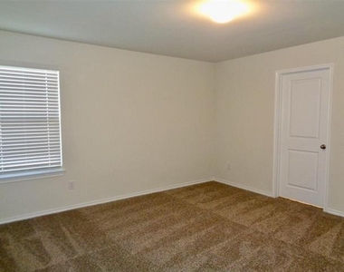1806 Yale Street - Photo Thumbnail 7