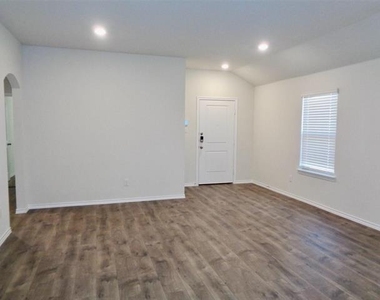 1806 Yale Street - Photo Thumbnail 2