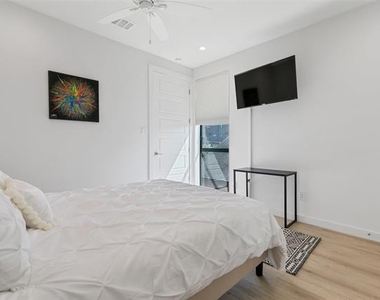 4305 Roseland Avenue - Photo Thumbnail 21