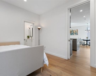 4305 Roseland Avenue - Photo Thumbnail 12