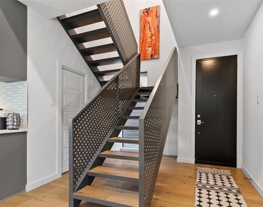 4305 Roseland Avenue - Photo Thumbnail 2