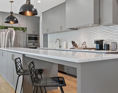 4305 Roseland Avenue - Photo Thumbnail 5
