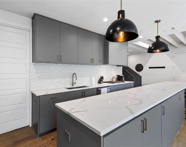 4305 Roseland Avenue - Photo Thumbnail 6
