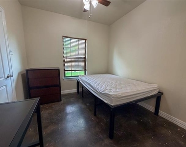 2410 S 2nd Street - Photo Thumbnail 8