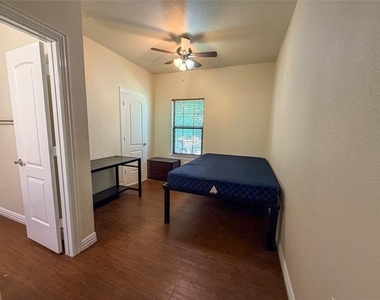 2410 S 2nd Street - Photo Thumbnail 12