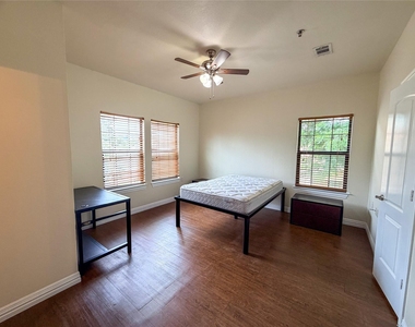 2410 S 2nd Street - Photo Thumbnail 16