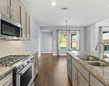 4424 Overbrook Drive - Photo Thumbnail 10