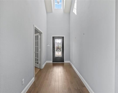 4424 Overbrook Drive - Photo Thumbnail 5