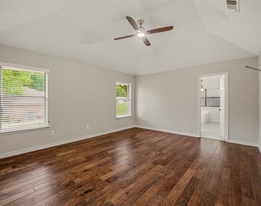 145 Deer Creek Drive - Photo Thumbnail 8