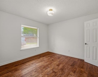 145 Deer Creek Drive - Photo Thumbnail 14