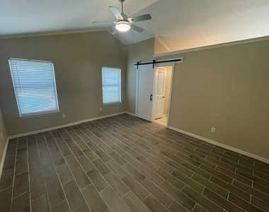 8221 Mark Lane - Photo Thumbnail 4