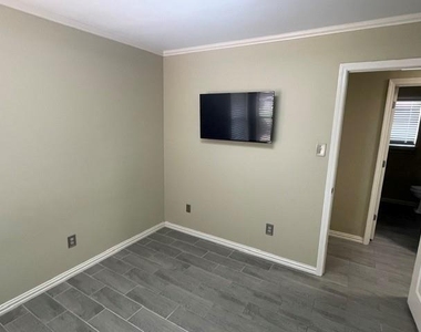 8221 Mark Lane - Photo Thumbnail 6