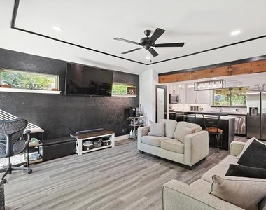 2525 Freedom Lane - Photo Thumbnail 3