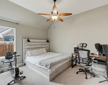 2504 Maple Stream Drive - Photo Thumbnail 18