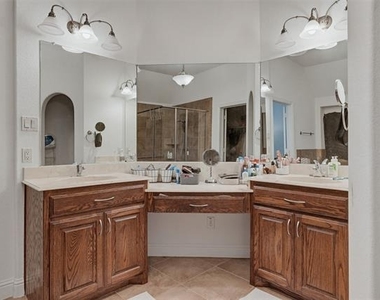 2504 Maple Stream Drive - Photo Thumbnail 15