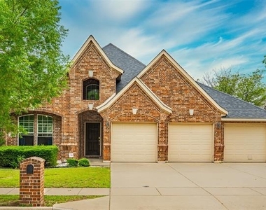 2504 Maple Stream Drive - Photo Thumbnail 3
