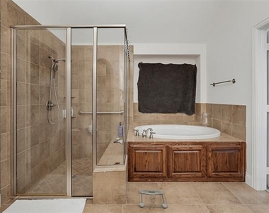 2504 Maple Stream Drive - Photo Thumbnail 16