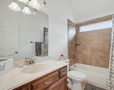 2504 Maple Stream Drive - Photo Thumbnail 19