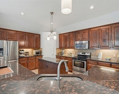 2504 Maple Stream Drive - Photo Thumbnail 11