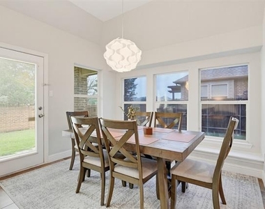 2504 Maple Stream Drive - Photo Thumbnail 6