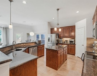 2504 Maple Stream Drive - Photo Thumbnail 9