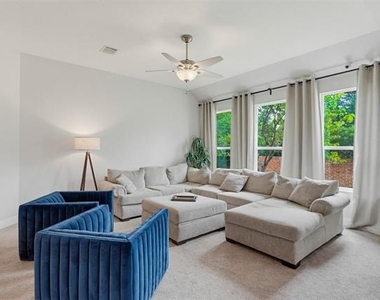 2504 Maple Stream Drive - Photo Thumbnail 4