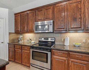 2504 Maple Stream Drive - Photo Thumbnail 12