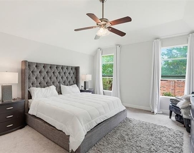 2504 Maple Stream Drive - Photo Thumbnail 14