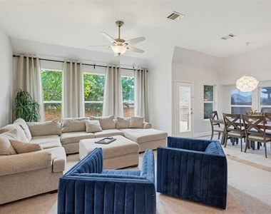2504 Maple Stream Drive - Photo Thumbnail 5