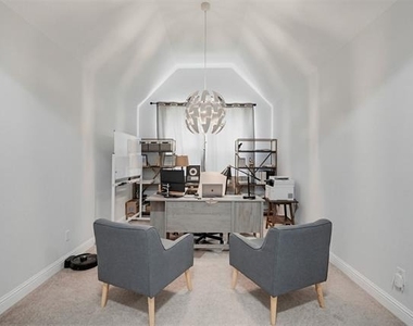 2504 Maple Stream Drive - Photo Thumbnail 13